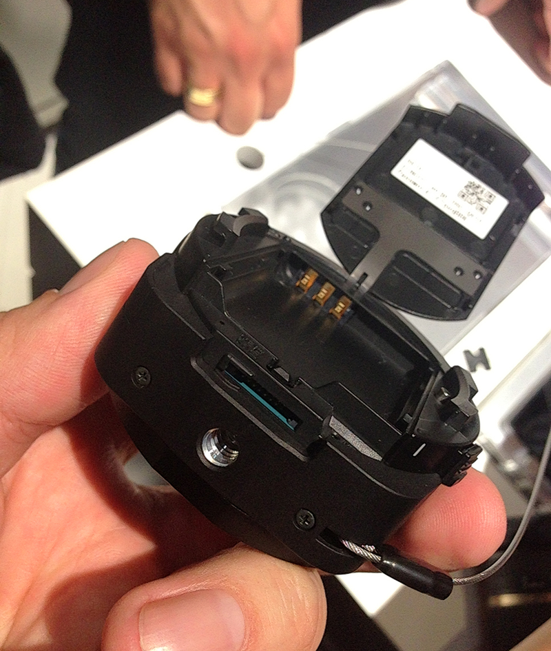 Illustration for article titled Sony QX10, análisis: un juguete genial que necesita pulir su conexión